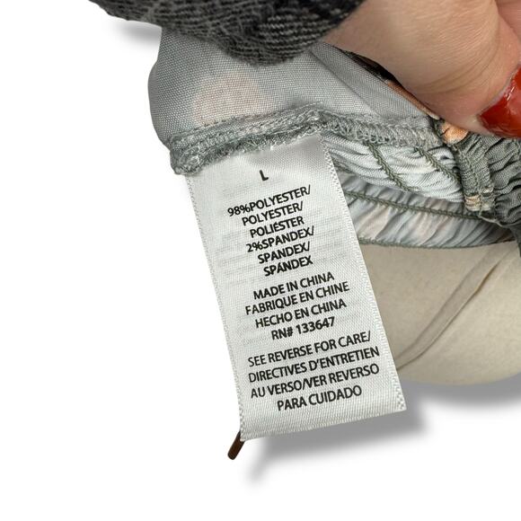 NEW Celebrity Pink Gray Floral Top Size Large Smocked ruched Puff Sleeve Crop - Picture 11 of 11